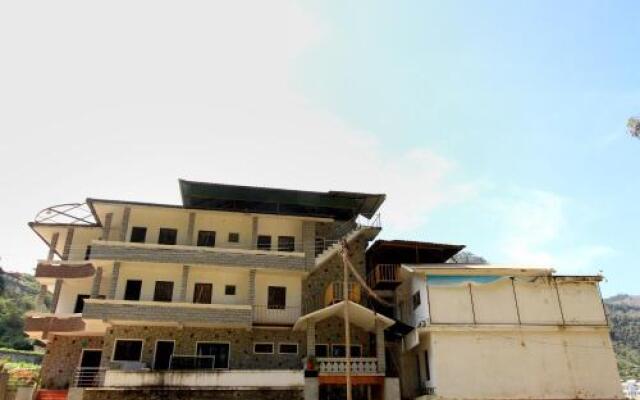 OYO 27770 Santhi Ayurveda Resort