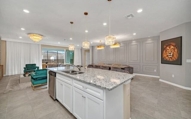 Phillips 8Bed Family Friendly Retreat