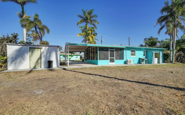 1 Mi to Boat Ramp: Bokeelia Home w/ Screened Patio
