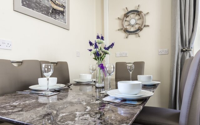 The Sail, Two Bedroom Apartment - Tenby