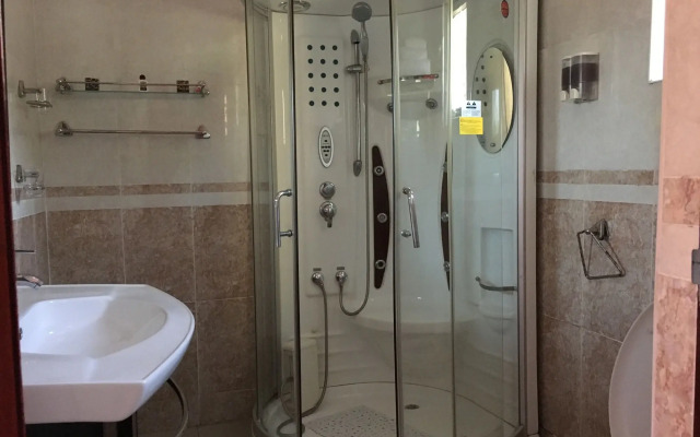 Gumare Executive Lodge