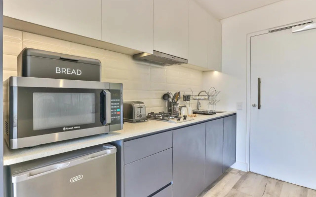 Stunning work pad on 1onAlbert- 601