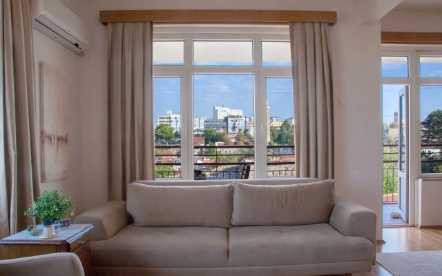 Aheste_simple Sea View Flat in Lovely Old Town