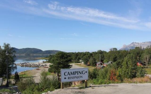 Ulvsvåg Gjestgiveri Og Fjordcamping