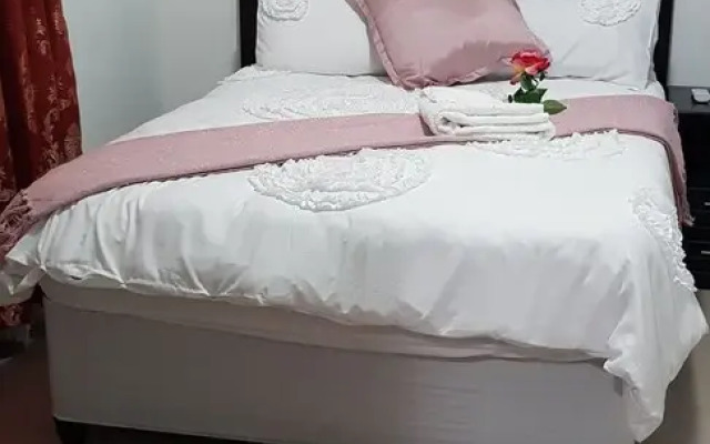 Rose and Thorn Guesthouse - Adults Only