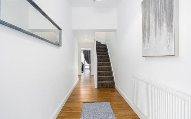 Preston Mews - Hot Tub, Parking, Sleeps 8!