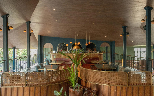 Stevie G – Lobby – Parompong