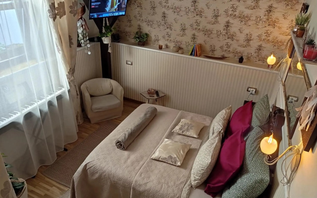 Urban Zen Den 2 Room Condo