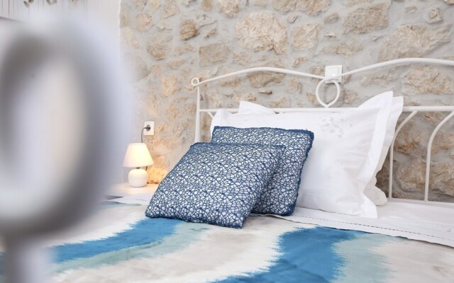 Rustic Stone House Bajeli with Jacuzzi