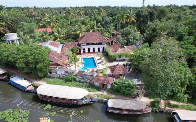 Kumarakom Tharavadu - Heritage Hotel