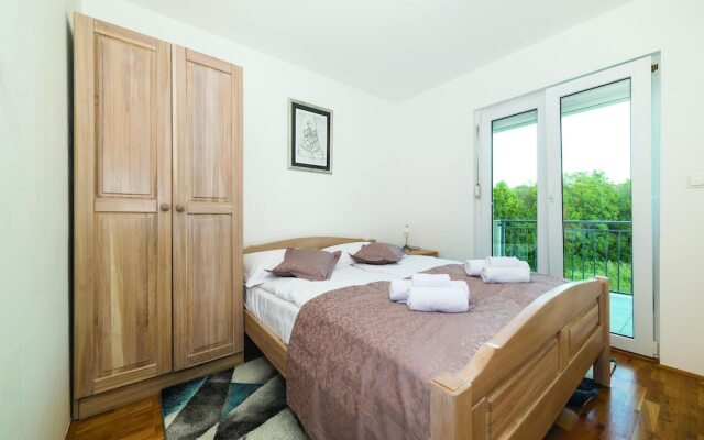 Amazing Home in Trilj with Hot Tub, WiFi & 4 Bedrooms