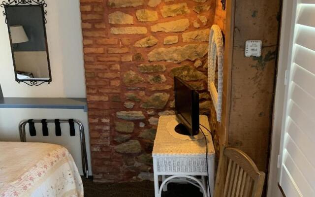 Sugarloaf Mountain Motel