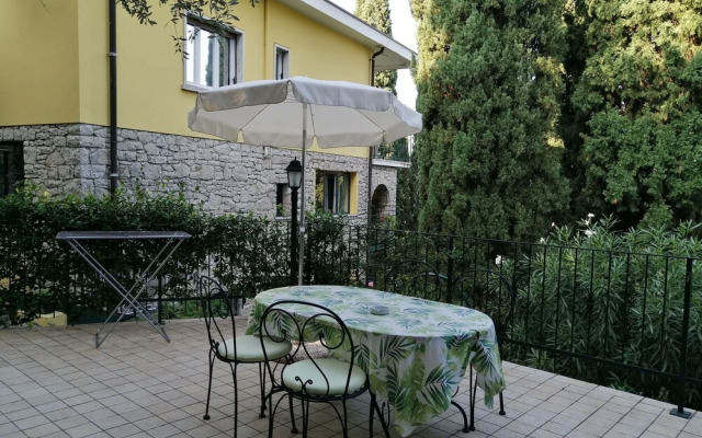 Residence Gardasee Apartments with Lake View