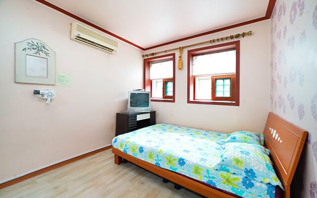 Hongcheon White House Pension