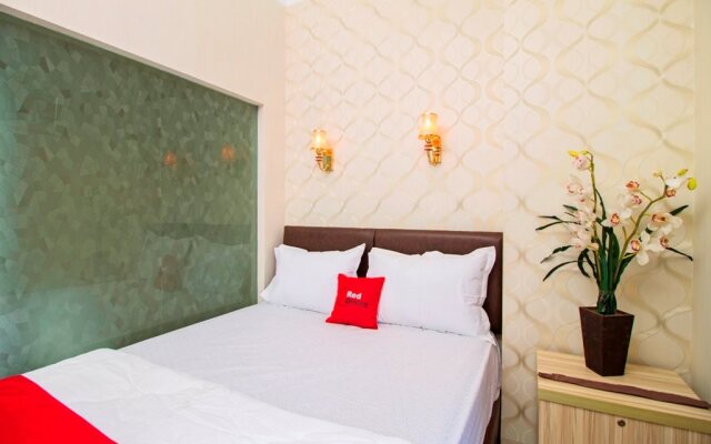 Flamenco Hotel by RedDoorz