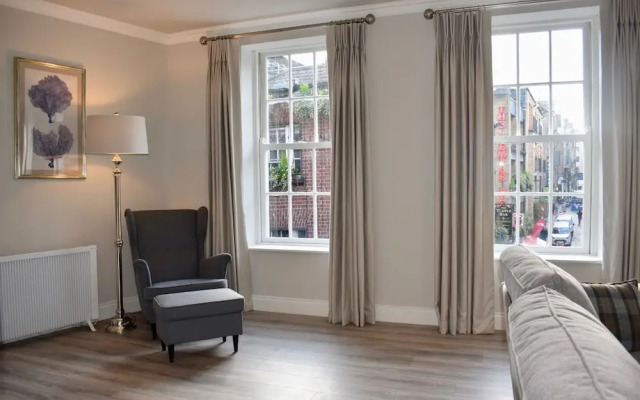 Modern 3 Bedroom Penthouse in Templebar
