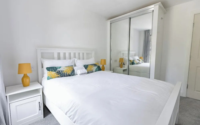 West Hull 2 bed apartment with Parking