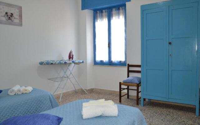 Casa indipendente immersa nel verde con vista mare