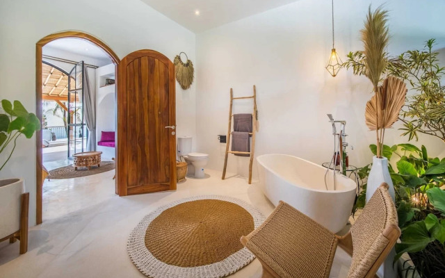 NEW ! Stunning 4BR Jungle View Villa in Lovina