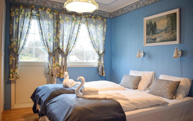 Beautiful Home in Bjoa With 4 Bedrooms and Wifi