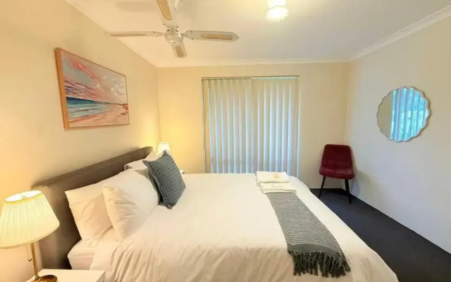 StayAU 4BR Family Retreat with Garden