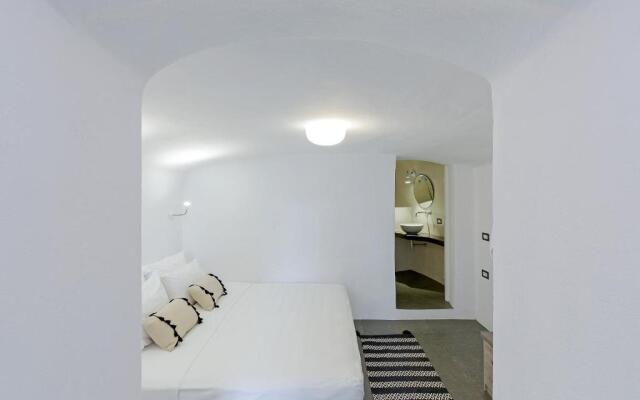 Alluvial Santorini Suites