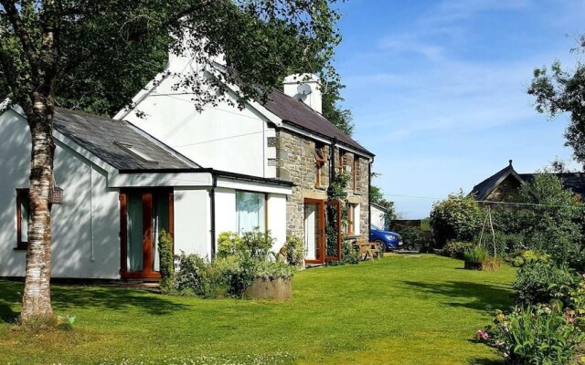 Nant yr Onnen B&B and Ysgubor Holiday Cottage