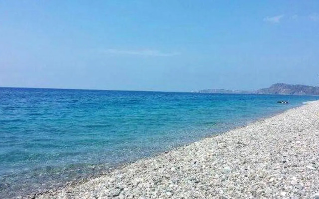 One bedroom appartement at Milazzo 30 m away from the beach with sea view furnished terrace and wifi