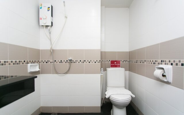 ZEN Rooms Patong Nanai 8