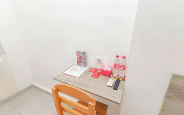 RedDoorz near Kaza Mall Surabaya