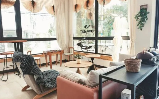 Yihai Homestay (Weizhou Island Wucaitan Branch)