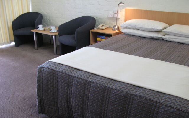 Barclay Motor Inn