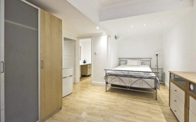 Immaculate 4-bed Apartment Opposite Hyde Park W2