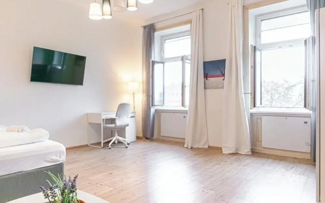Quick Center Access 2BR Apt For Groups