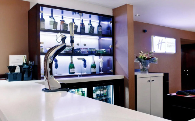 Hol Inn Express East