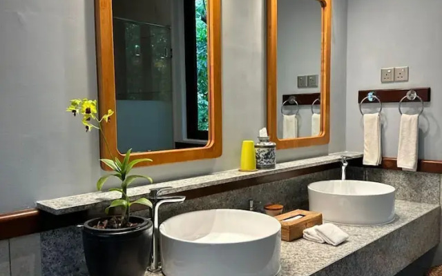 Ambong Pool Villas - Private Pool