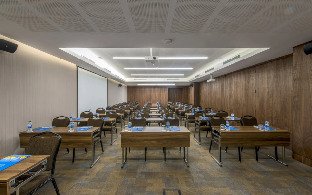 Le Bleu Hotel & Resort