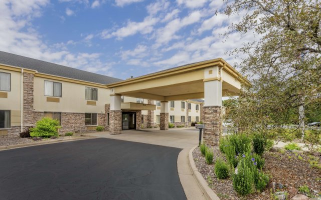 Comfort Inn & Suites Black River Falls I-94