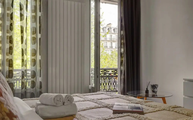 Elegant 3BR Arc de Triomphe