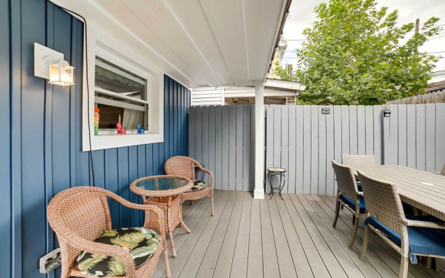 Walk to Walnut St: Pet-friendly Pittsburgh Home!
