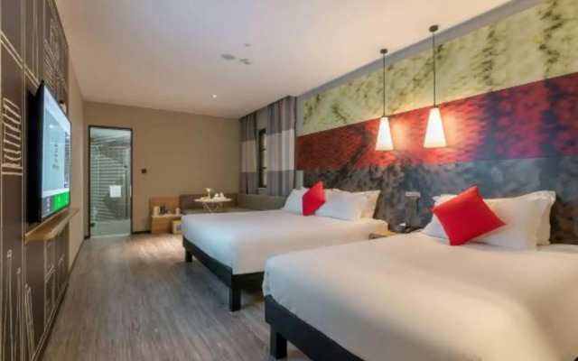 Ibis Hotel (Xiamen Dongdu Ferry Terminal Dongdu Road)