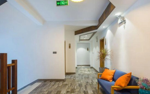 Anji Qingyun Mountain Residence, Cloud Grassland Light Luxury Pool Designer Resort