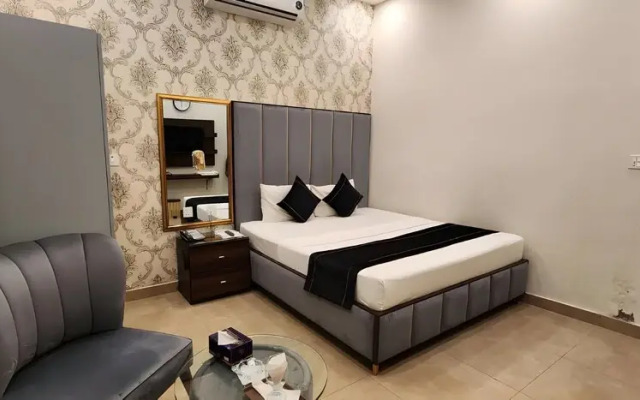 Red Fort Hotel Gulberg