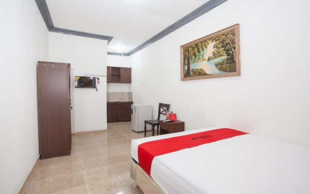 RedDoorz @ Jalan Dukuh Kupang Surabaya