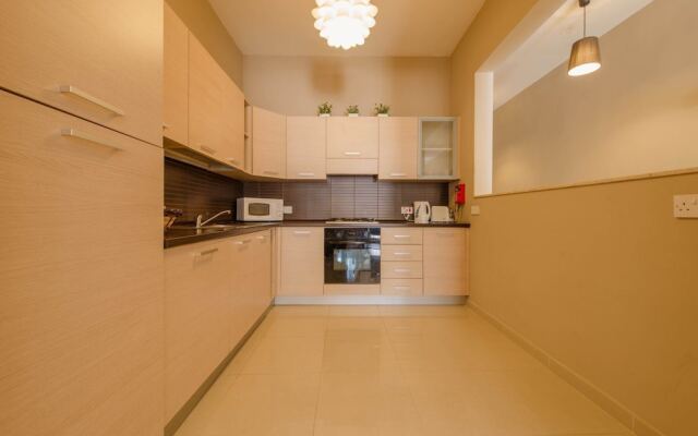 Luxury Holiday Apartment IN Qawra