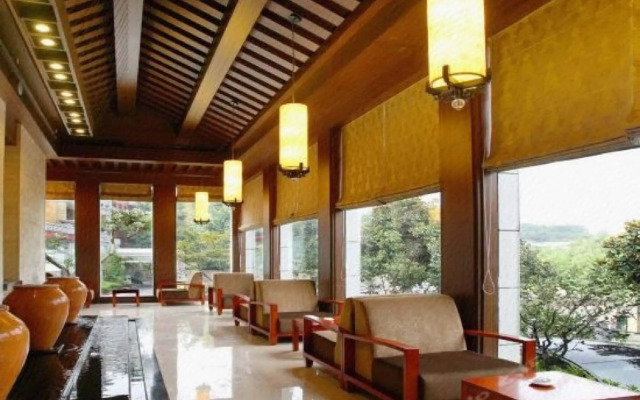 Huabei Hotel on West Lake