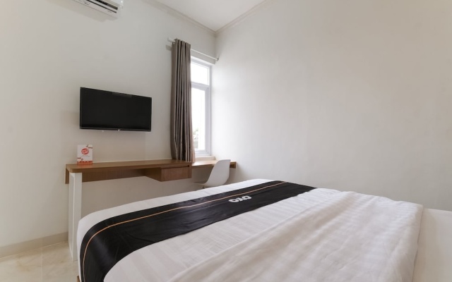 Collection O near Ambarrukmo Plaza Mall formerly Damar Kusumo Guest House – Guest Rooms – Sleman
