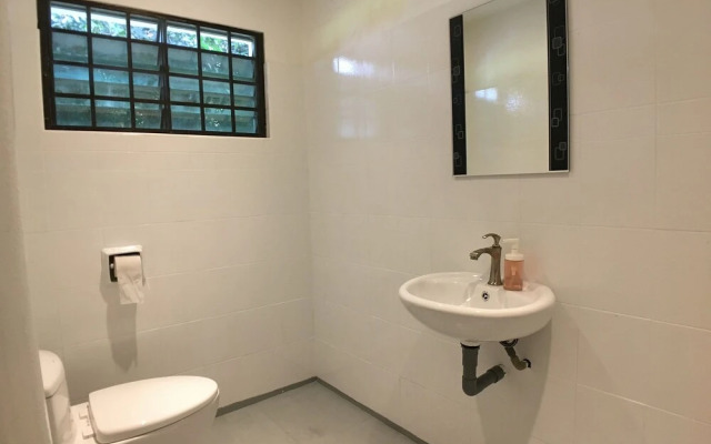 iBook4 Deluxe 2 Bedroom Gurney Suite by iBook Homestay