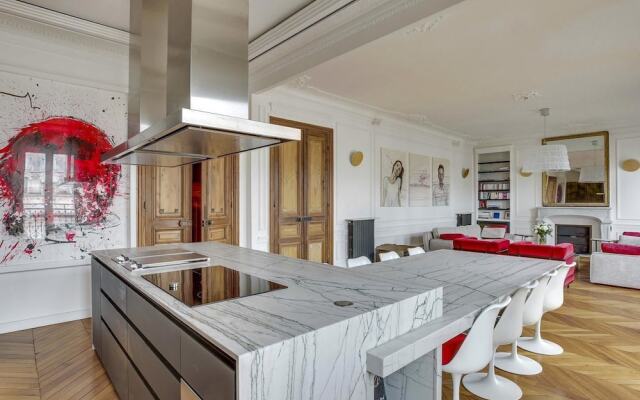 Top Luxurious Penthouse Front of Eiffel Tower and River