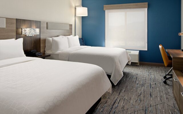 Holiday Inn Express & Suites Palm Desert - Millennium